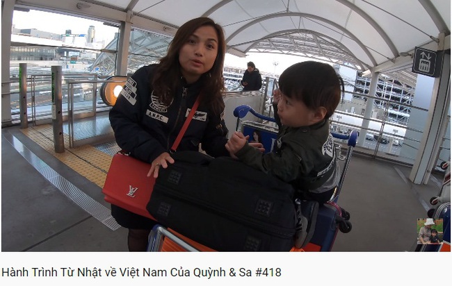 Trọn vẹn hành trình từ Nhật về Việt Nam của mẹ con Quỳnh Trần JP: Vô tình gặp cả người hâm mộ ở sân bay khiến Sa vô cùng ngại ngùng - Ảnh 1.