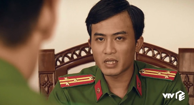 "Sinh tử" tập 14: Cho Hoa khôi ngồi lên đùi tiếp khách, Quỳnh Nga đơ mặt vì bị Doãn Quốc Đam lơ đẹp - Ảnh 9. "Sinh tử" tập 14: Cho Hoa khôi ngồi lên đùi tiếp khách, Quỳnh Nga đơ mặt vì bị Doãn Quốc Đam lơ đẹp - Ảnh 9.