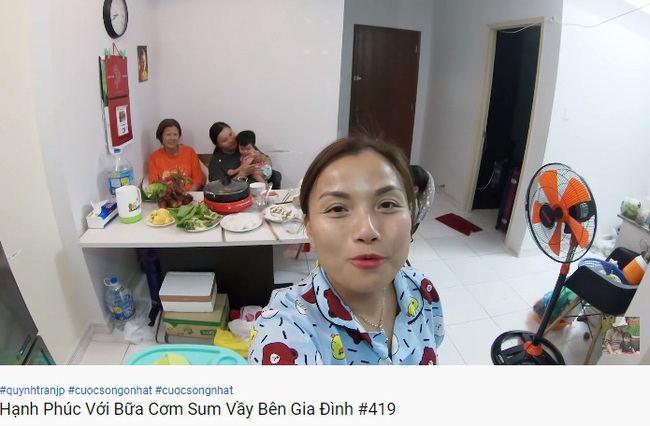 Bữa cơm nhà ở Sài Gòn của Quỳnh Trần JP: Loạn cả lên vì Sa cứ bắt bế nhưng cảm giác ấm cúng khi có mẹ luôn là điều tuyệt vời nhất - Ảnh 1.