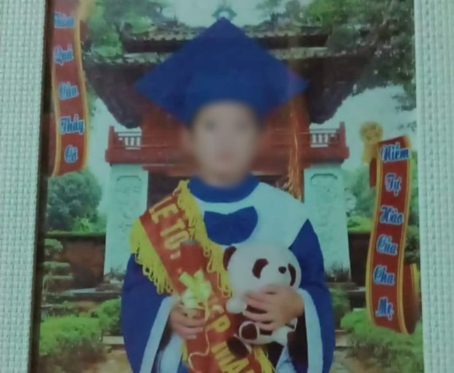 Tuyên Quang: Phát hiện thi thể bé trai 6 tuổi ở vườn mía sau nhà nghi do mẹ kế sát hại  - Ảnh 1.