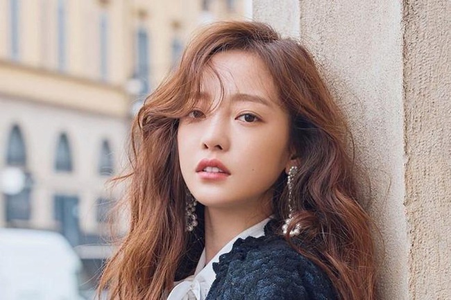 Sân khấu tái xuất cuối cùng Goo Hara: nụ cười tươi rạng rỡ che lấp sự cố trang phục nhạy cảm - Ảnh 4.