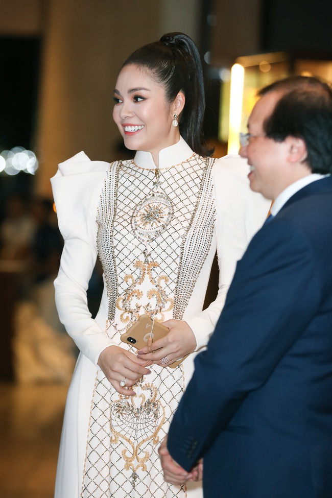 LHP Việt Nam: Kaity Nguyễn diện váy công chúa lộng lẫy, Dương Cẩm Lynh xúc động kể chuyện đóng vai phụ - Ảnh 7.