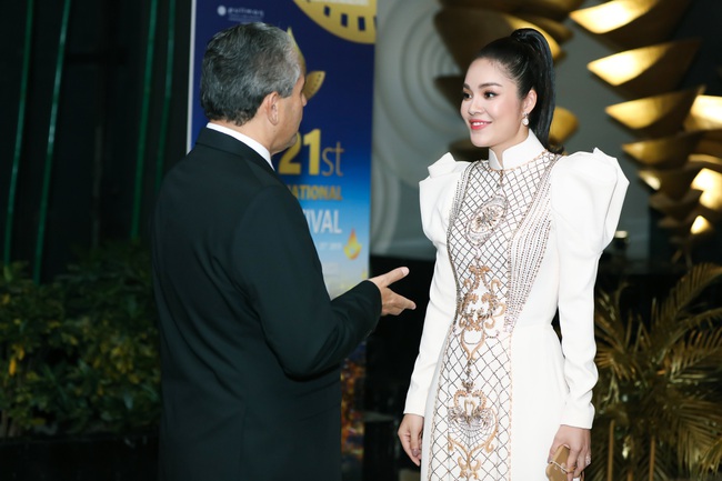 LHP Việt Nam: Kaity Nguyễn diện váy công chúa lộng lẫy, Dương Cẩm Lynh xúc động kể chuyện đóng vai phụ - Ảnh 8.