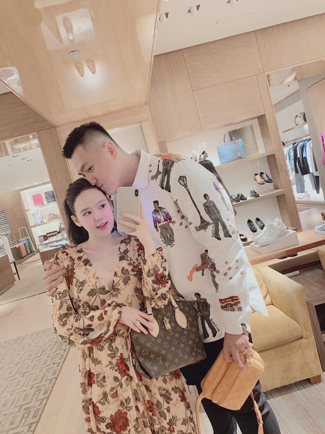 Cuộc sống giàu sang đáng ngưỡng mộ của cặp vợ chồng Youtuber cùng nhau shopping một lần hết 2,5 tỷ - Ảnh 8.