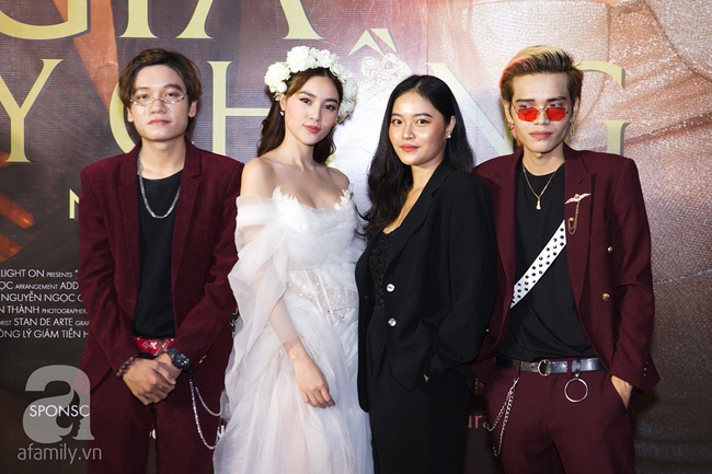 Bá đạo như Ninh Dương Lan Ngọc đang hát xin nghỉ lấy hơi rồi tiếp tục bắn rap cực chất - Ảnh 6. Bá đạo như Ninh Dương Lan Ngọc đang hát xin nghỉ lấy hơi rồi tiếp tục bắn rap cực chất - Ảnh 6.