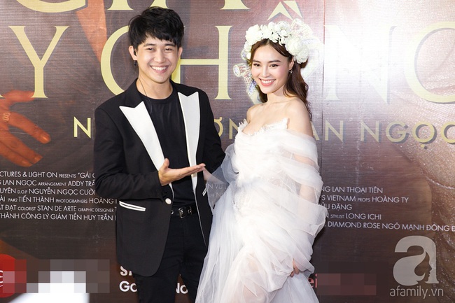 Bá đạo như Ninh Dương Lan Ngọc đang hát xin nghỉ lấy hơi rồi tiếp tục bắn rap cực chất - Ảnh 8. Bá đạo như Ninh Dương Lan Ngọc đang hát xin nghỉ lấy hơi rồi tiếp tục bắn rap cực chất - Ảnh 8.