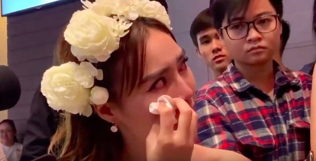 Ninh Dương Lan Ngọc khóc nức nở vì sợ họp báo ra mắt MV không có ai tới dự  - Ảnh 6.