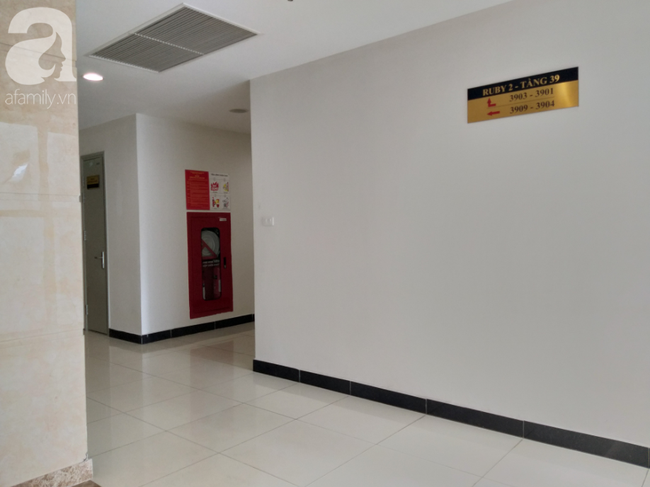 Lối vào căn hộ gia đình cháu bé Lối vào căn hộ gia đình cháu bé