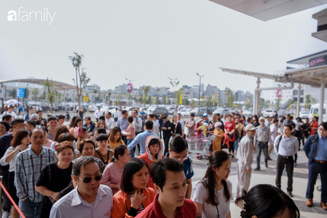 Cận cảnh bên trong đại siêu thị Aeon Mall Hà Đông: Quầy đồ ăn hàng nghìn món hấp dẫn, chỉ nhận thanh toán tiền mặt - Ảnh 3. Cận cảnh bên trong đại siêu thị Aeon Mall Hà Đông: Quầy đồ ăn hàng nghìn món hấp dẫn, chỉ nhận thanh toán tiền mặt - Ảnh 3.