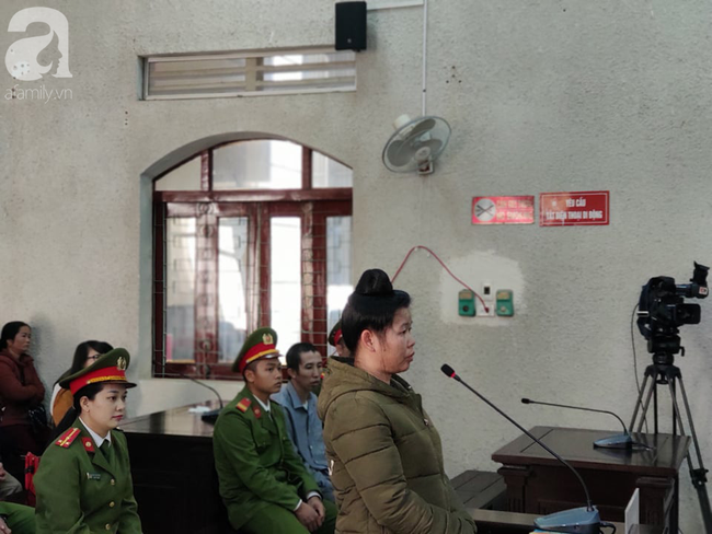 Xét xử vụ mẹ nữ sinh giao gà ở Điện Biên và đồng phạm: Vì Thị Thu khai "bị cán bộ ép cung", quá mệt mỏi khi ''5 ngày 5 đêm không được ngủ'' - Ảnh 2. Xét xử vụ mẹ nữ sinh giao gà ở Điện Biên và đồng phạm: Vì Thị Thu khai "bị cán bộ ép cung", quá mệt mỏi khi ''5 ngày 5 đêm không được ngủ'' - Ảnh 2.