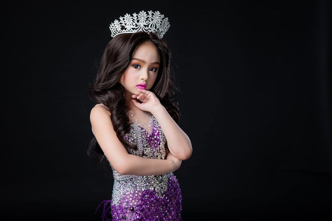 Hoa hậu nhí Thái Lan xinh xắn, đáng yêu là thế, nhìn sang người bố dân tình càng thêm bất ngờ - Ảnh 5.