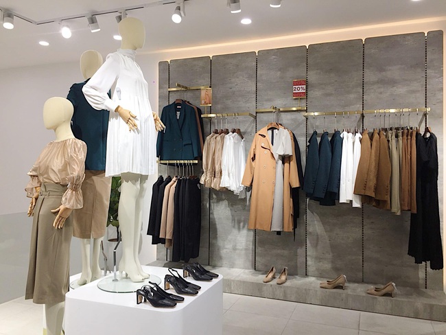 Black Friday: Chẳng cần tìm kiếm đâu xa, cứ ra đường là thấy cả loạt store thiết kế Việt sale toàn 50 - 70% chứ không ít - Ảnh 7. Black Friday: Chẳng cần tìm kiếm đâu xa, cứ ra đường là thấy cả loạt store thiết kế Việt sale toàn 50 - 70% chứ không ít - Ảnh 7.