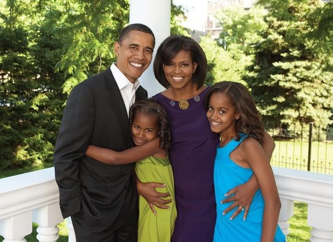 Con gái út của ông Obama lại khiến cộng đồng mạng chao đảo vì quá xinh đẹp và gợi cảm, chiếm hết spotlight của gia đình - Ảnh 4.
