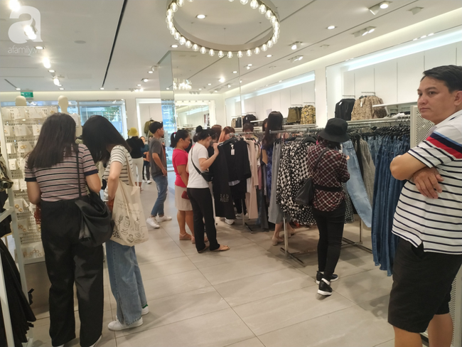 Black Friday đã rục rịch trước đó cả tuần và ngày thứ 6 được chờ đợi nhất năm cuối cùng cũng đã tới - Ảnh 6. Black Friday đã rục rịch trước đó cả tuần và ngày thứ 6 được chờ đợi nhất năm cuối cùng cũng đã tới - Ảnh 6.