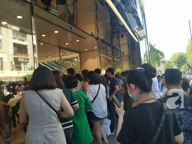 Black Friday đã rục rịch trước đó cả tuần và ngày thứ 6 được chờ đợi nhất năm cuối cùng cũng đã tới - Ảnh 2. Black Friday đã rục rịch trước đó cả tuần và ngày thứ 6 được chờ đợi nhất năm cuối cùng cũng đã tới - Ảnh 2.