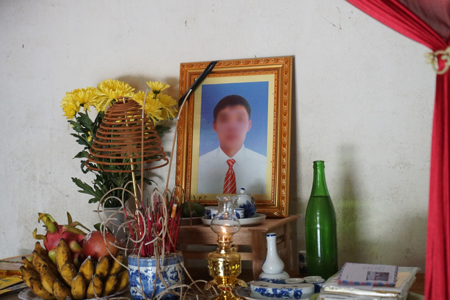 Người mẹ ở Hà Tĩnh ngã quỵ khi người cháu ruột điện về cho gia đình nói con mình đã tử vong - Ảnh 3.