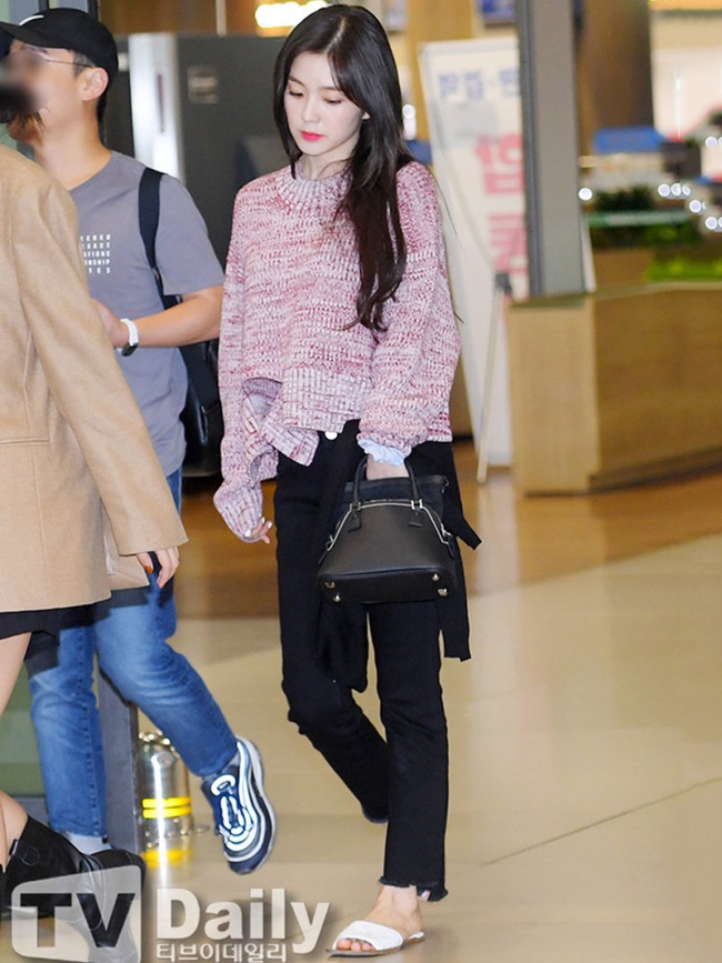 11 ý tưởng diện áo len từ Irene (Red Velvet): Toàn đơn giản mà sao vẫn thanh lịch và thời thượng đến thế! - Ảnh 2. 11 ý tưởng diện áo len từ Irene (Red Velvet): Toàn đơn giản mà sao vẫn thanh lịch và thời thượng đến thế! - Ảnh 2.