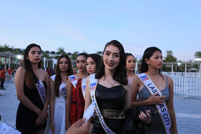 Dàn hoa hậu Philippines gây sốt ở lễ khai mạc SEA Games - Ảnh 1.