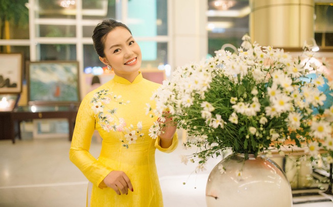 Sau 3 tháng sinh con, ca sĩ Ngọc Anh gia nhập &quot;hội các mẹ bỉm sữa showbiz&quot; giảm cân chóng mặt, khoe dáng vóc nuột nà - Ảnh 2.