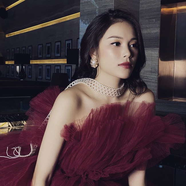 Được khen ngợi "lên đời" nhan sắc sau khi hẹn hò em chồng Tăng Thanh Hà, Linh Rin bất ngờ lộ mặt mộc gây chú ý - Ảnh 4. Được khen ngợi "lên đời" nhan sắc sau khi hẹn hò em chồng Tăng Thanh Hà, Linh Rin bất ngờ lộ mặt mộc gây chú ý - Ảnh 4.