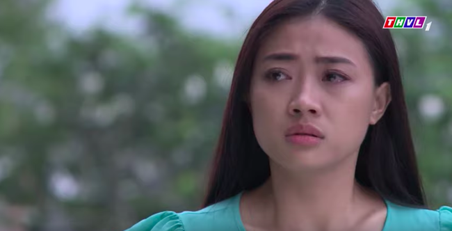 Cảnh sốc ở "Không lối thoát": Vợ sảy thai hóa điên dại, Minh còn ác đến mức đẩy xuống sông hại chết? - Ảnh 3. Cảnh sốc ở "Không lối thoát": Vợ sảy thai hóa điên dại, Minh còn ác đến mức đẩy xuống sông hại chết? - Ảnh 3.