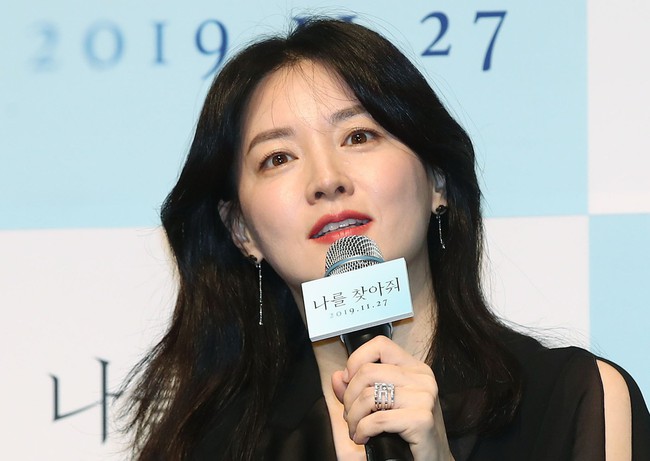 &quot;Nàng Dae Jang Geum&quot; Lee Young Ae gây sốc với nhan sắc đỉnh cao ở tuổi 48, ngượng ngùng trở lại màn ảnh sau 14 năm - Ảnh 5.