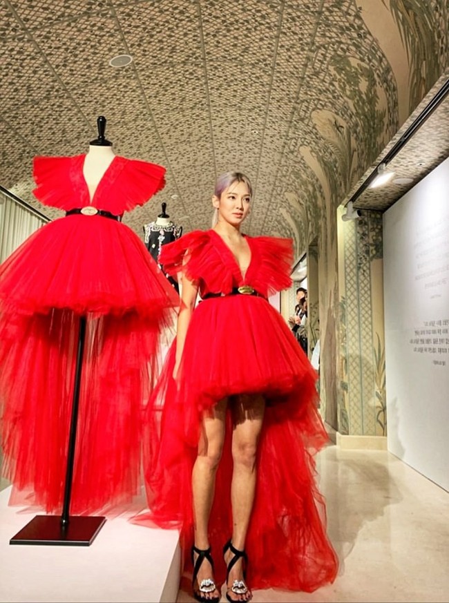 Chiếc váy đang khiến cả loạt mỹ nhân thế giới mê mẩn: Từ Đông Nhi, Minh Hằng đến Dương Mịch, Kendall Jenner - Ảnh 8.