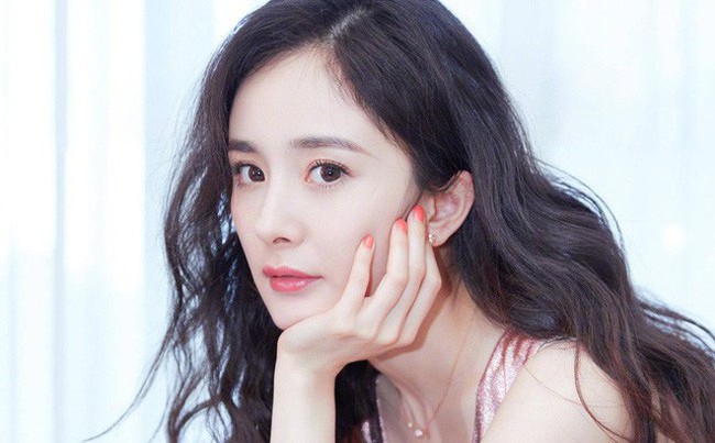 BXH vị thế của các mỹ nhân hàng đầu Cbiz: Củng Lợi giữ vững ngôi vị chị đại quyền lực, Dương Mịch và Lưu Thi Thi bị ngôi sao trẻ 9x vượt mặt - Ảnh 12. BXH vị thế của các mỹ nhân hàng đầu Cbiz: Củng Lợi giữ vững ngôi vị chị đại quyền lực, Dương Mịch và Lưu Thi Thi bị ngôi sao trẻ 9x vượt mặt - Ảnh 12.