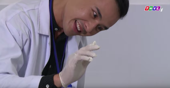 Phim thế sóng "Tiếng sét trong mưa": Lương Thế Thành làm bác sĩ gian ác, còn đóng cả cảnh cướp vợ anh trai - Ảnh 9. Phim thế sóng "Tiếng sét trong mưa": Lương Thế Thành làm bác sĩ gian ác, còn đóng cả cảnh cướp vợ anh trai - Ảnh 9.