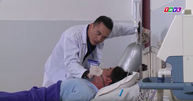 Phim thế sóng "Tiếng sét trong mưa": Lương Thế Thành làm bác sĩ gian ác, còn đóng cả cảnh cướp vợ anh trai - Ảnh 10. Phim thế sóng "Tiếng sét trong mưa": Lương Thế Thành làm bác sĩ gian ác, còn đóng cả cảnh cướp vợ anh trai - Ảnh 10.