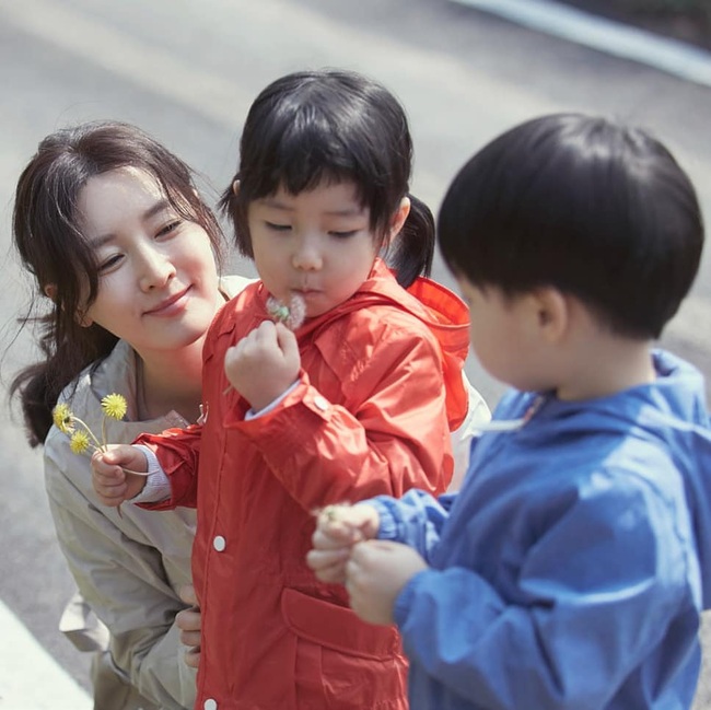 &quot;Dae Jang Geum&quot; Lee Young Ae: Từ tượng đài nhan sắc Hàn Quốc tới tin đồn là mẹ chồng “búp bê xứ Hàn” Han Chae Young - Ảnh 13.