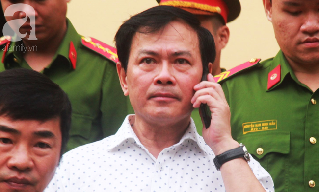 Vụ &quot;nựng&quot; bé gái 8 tuổi trong thang máy: Bác kháng cáo, tuyên phạt Nguyễn Hữu Linh 18 tháng tù giam - Ảnh 6.