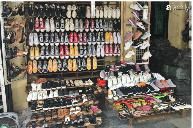 Phố Hàng Dầu: Thiên đường giày dép giá rẻ nổi tiếng Hà thành với đủ loại mẫu mã để người tiêu dùng lựa chọn - Ảnh 4.