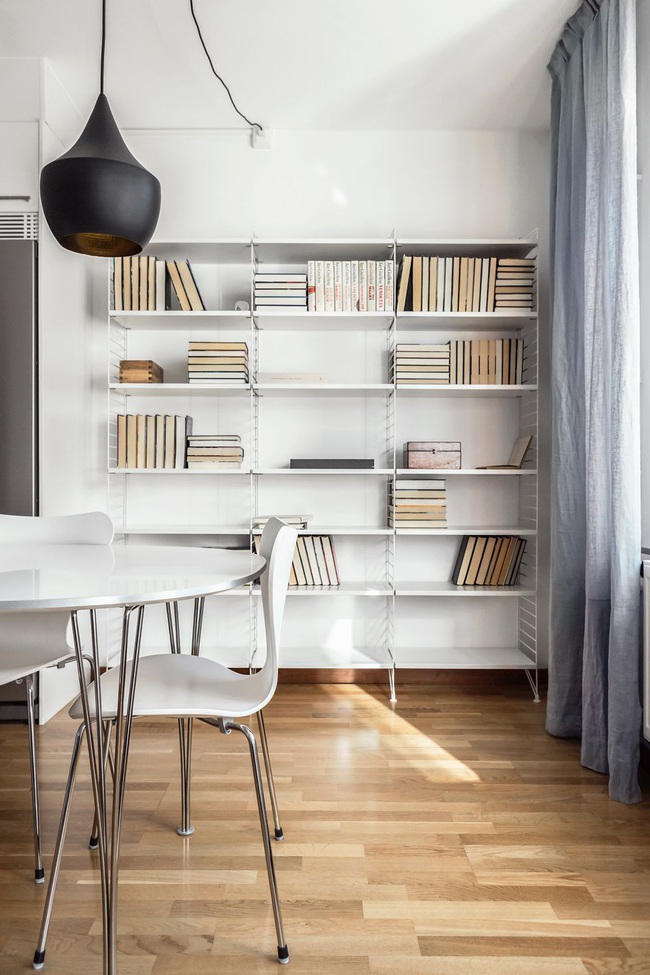 15 ý tưởng trang trí cho giá sách của bạn nổi bần bật trong không gian nhà ở - Ảnh 12.
