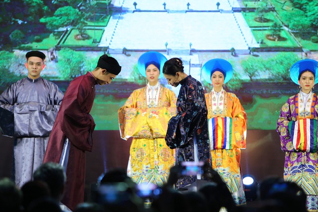 Mãn nhãn với trang phục đẹp mắt từ phim cung đấu đầu tiên của Việt Nam, "Phượng Khấu" ra mắt năm 2020 - Ảnh 3. Mãn nhãn với trang phục đẹp mắt từ phim cung đấu đầu tiên của Việt Nam, "Phượng Khấu" ra mắt năm 2020 - Ảnh 3.