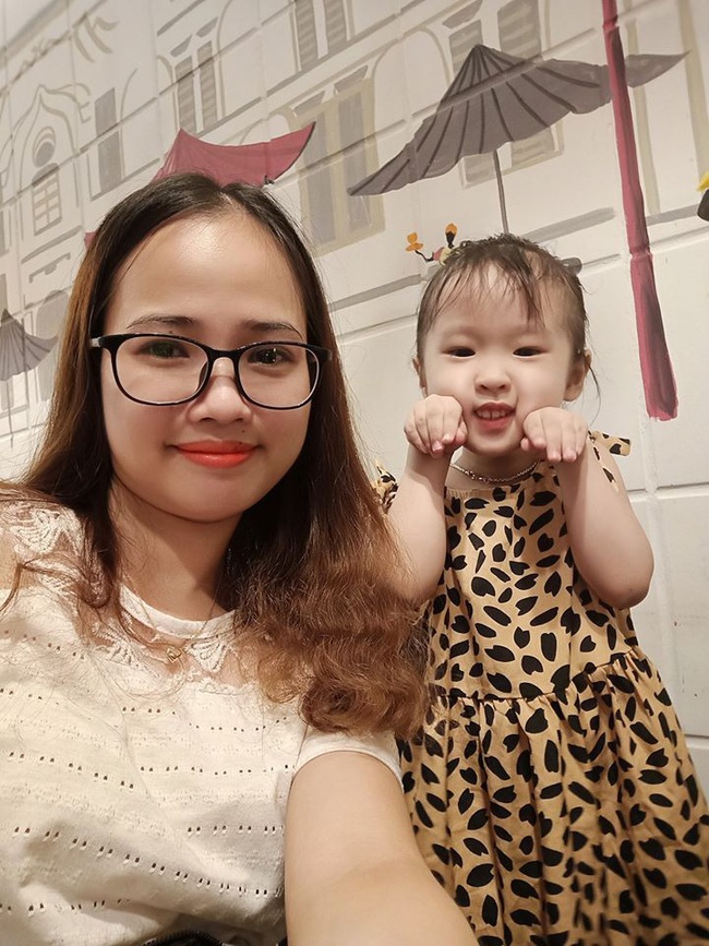 Đi học không được phiếu bé ngoan, con gái 4 tuổi nằng nặc đòi bỏ nhà ra đi, mẹ đang hoảng hốt, nghe đến lý do ôm bụng cười lăn lộn - Ảnh 2. Đi học không được phiếu bé ngoan, con gái 4 tuổi nằng nặc đòi bỏ nhà ra đi, mẹ đang hoảng hốt, nghe đến lý do ôm bụng cười lăn lộn - Ảnh 2.