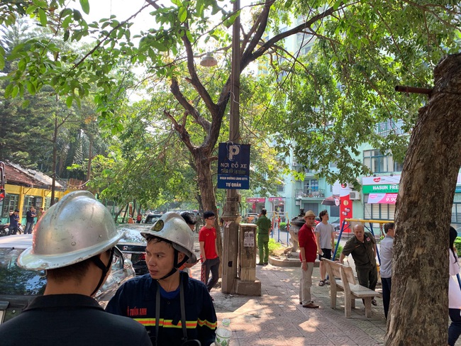 Cháy lớn tại Hà Nội nghi do chập điện từ phòng ngủ khi không có người ở nhà - Ảnh 4.