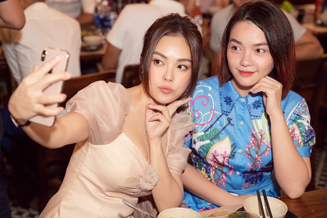 Sau 6 năm xa cách, Dương Cẩm Lynh – Quang Tuấn làm vợ chồng trong phim thế sóng "Bán chồng" - Ảnh 9. Sau 6 năm xa cách, Dương Cẩm Lynh – Quang Tuấn làm vợ chồng trong phim thế sóng "Bán chồng" - Ảnh 9.