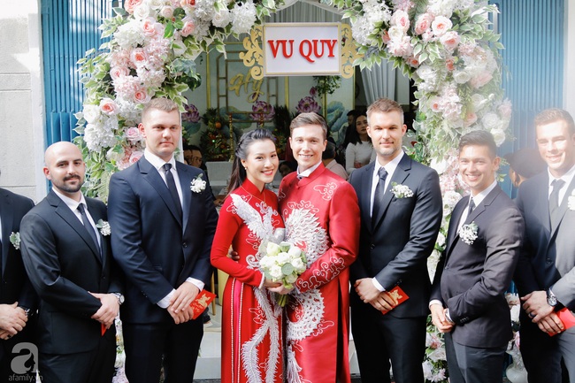 Đám cưới Á hậu Hoàng Oanh cùng bạn trai ngoại quốc: Cô dâu chú rể hạnh phúc trao nhau nụ hôn cùng bước lên xe - Ảnh 41.