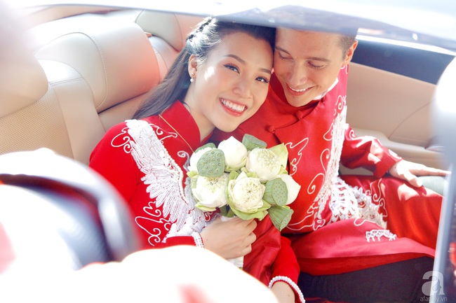 Đám cưới Á hậu Hoàng Oanh cùng bạn trai ngoại quốc: Cô dâu chú rể hạnh phúc trao nhau nụ hôn cùng bước lên xe - Ảnh 49.