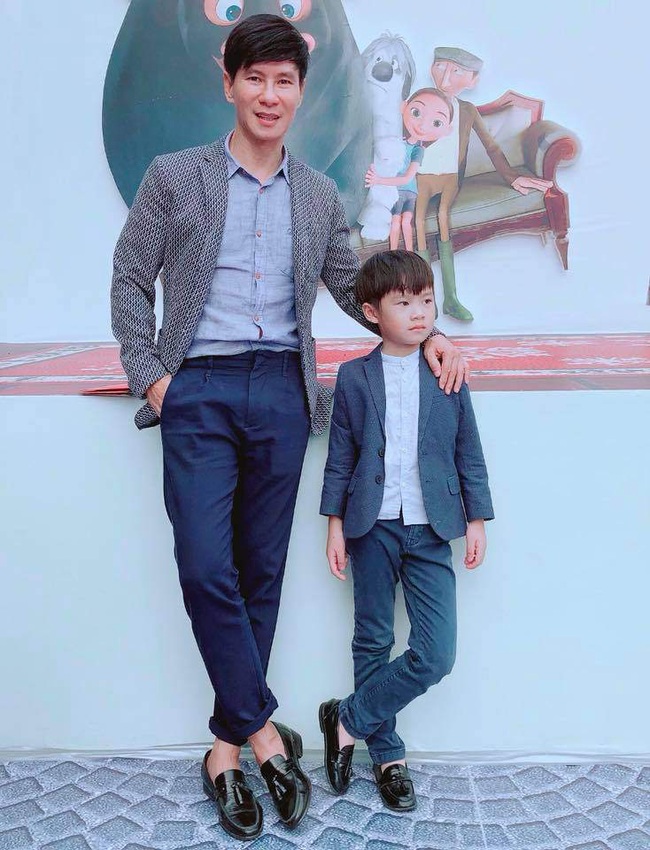 Biết cậu cả nhà Lý Hải - Minh Hà viết đẹp rồi, nhưng mới đi rèn chữ 1 buổi đã có thành quả thế này ai nấy sửng sốt - Ảnh 1. Biết cậu cả nhà Lý Hải - Minh Hà viết đẹp rồi, nhưng mới đi rèn chữ 1 buổi đã có thành quả thế này ai nấy sửng sốt - Ảnh 1.