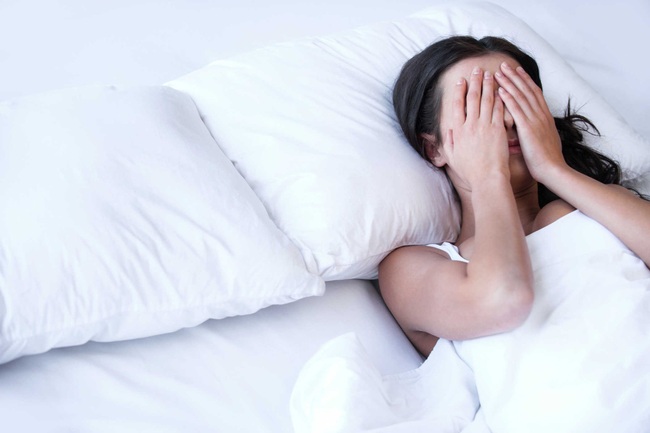 Chị em công sở muốn yêu thương bản thân phải bắt đầu từ điều nhỏ nhất: Làm ơn ngủ đủ giấc! - Ảnh 1. Chị em công sở muốn yêu thương bản thân phải bắt đầu từ điều nhỏ nhất: Làm ơn ngủ đủ giấc! - Ảnh 1.