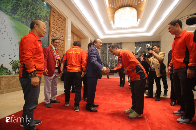 Cận cảnh bàn tiệc Thủ tướng Nguyễn Xuân Phúc tiếp đãi thầy trò Park Hang Seo với đủ các món bánh chưng, dưa hành - Ảnh 2.