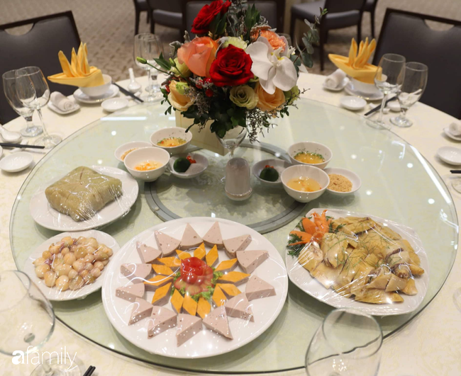 Cận cảnh bàn tiệc Thủ tướng Nguyễn Xuân Phúc tiếp đãi thầy trò Park Hang Seo với đủ các món bánh chưng, dưa hành - Ảnh 11.