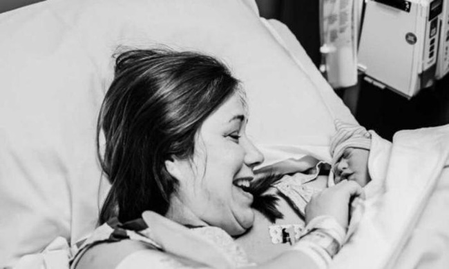 Biết tin 1 trong 2 con sinh đôi mắc chứng não phẳng, bà mẹ vẫn quyết làm điều này để cứu đứa con còn lại - Ảnh 7.