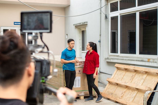 Chán làm giang hồ, Minh Cúc “Về nhà đi con” hóa thân thành &quot;cớm chìm” - Ảnh 4.