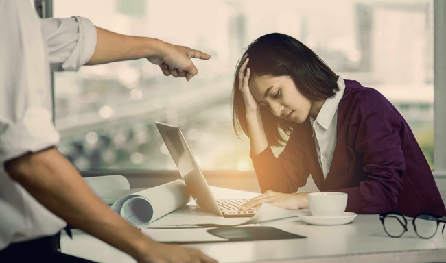 Bị đồng nghiệp chê "Sao dạo này tiều tụy hốc hác thế?", nàng công sở chỉ thẳng tay vào mặt đối phương kèm lý do chắc chắn khiến chị em giật mình - Ảnh 2. Bị đồng nghiệp chê "Sao dạo này tiều tụy hốc hác thế?", nàng công sở chỉ thẳng tay vào mặt đối phương kèm lý do chắc chắn khiến chị em giật mình - Ảnh 2.