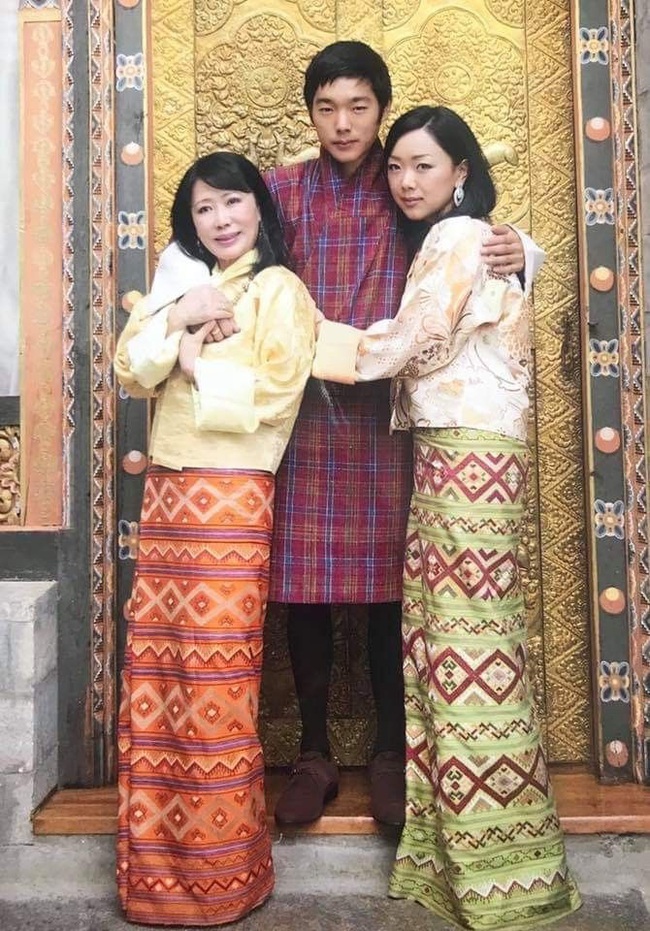 Hóa ra Bhutan lại có Hoàng tử &quot;cực phẩm&quot; như thế này, văn võ song toàn cùng ngoại hình nổi bật - Ảnh 1.