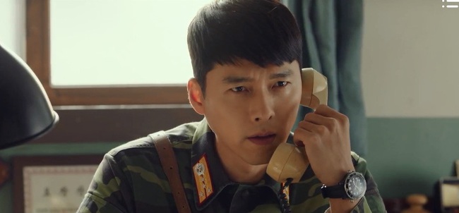 "Crash Landing On You" tập 2: Hyun Bin nhận vơ Son Ye Jin là vợ sắp cưới, muối mặt đi mua áo ngực nhưng lại chọn nhầm size - Ảnh 5. "Crash Landing On You" tập 2: Hyun Bin nhận vơ Son Ye Jin là vợ sắp cưới, muối mặt đi mua áo ngực nhưng lại chọn nhầm size - Ảnh 5.