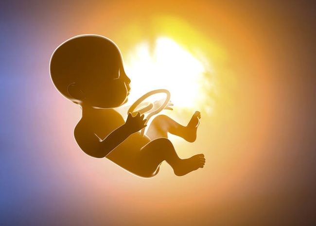 Bé gái vừa mới lọt lòng, nhưng bác sĩ chỉ định mổ ngay vì... bé gái này cũng đang có bầu: Hiện tượng ‘thai trong thai’ cực hiếm gặp - Ảnh 2.